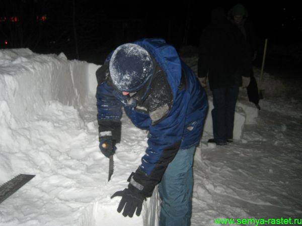 Как сделать снежную крепость | MAXIM